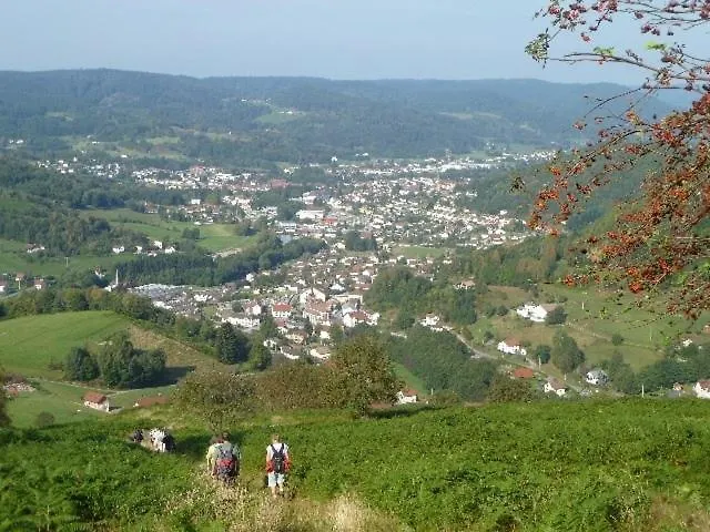 Chalet Chalet, De Groupe - Atc Routes Du Monde à - 32 Couchages *